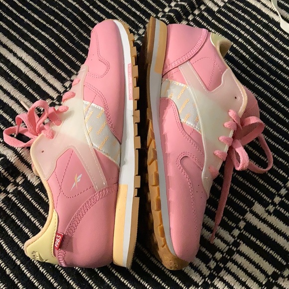 Leather Pink Reebok - Picture 2 of 9